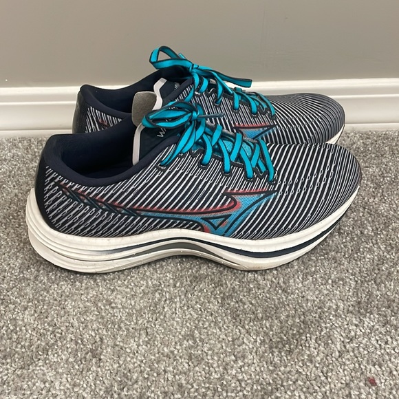 MIZUNO WAVE REBELLION size 7 women’s running shoe - Picture 9 of 9